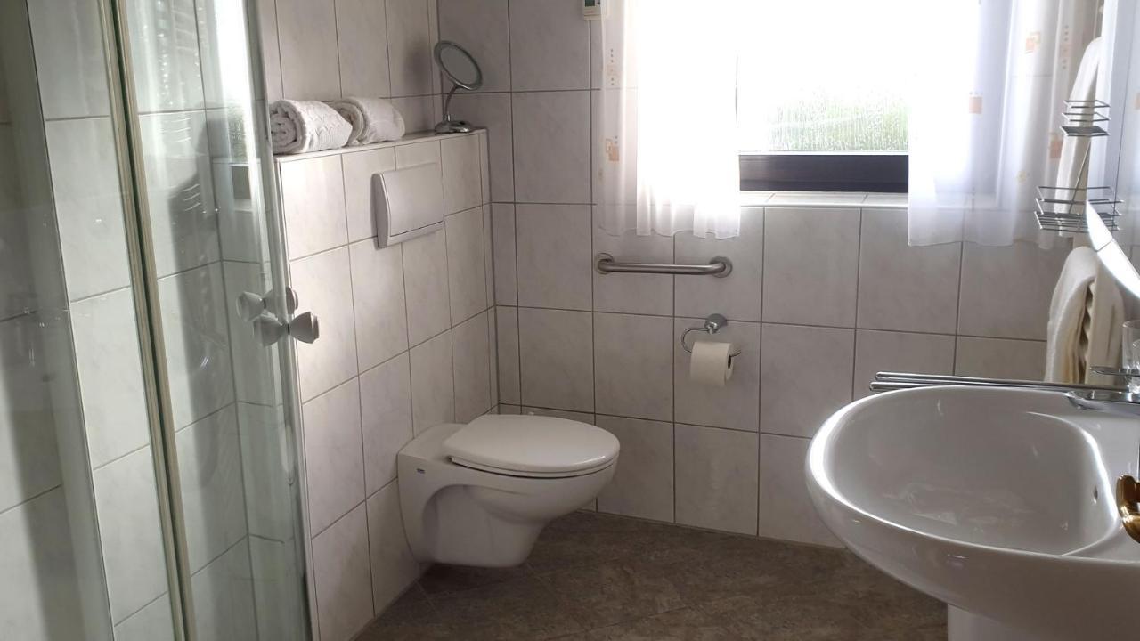 Ferienwohnung Mit Terrasse, Kostenloses Wlan, Parkplatz Bad Oeynhausen Kültér fotó